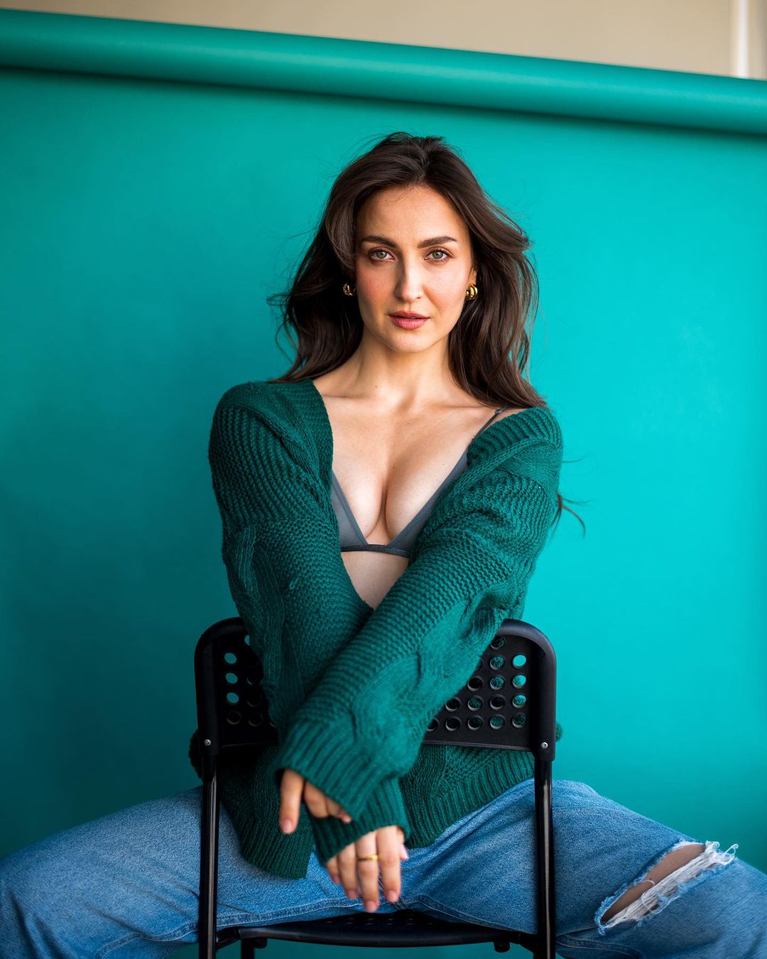 HINDI ACTRESS ELLI AVRRAM IMAGES IN GREEN TOP BLUE JEANS 7